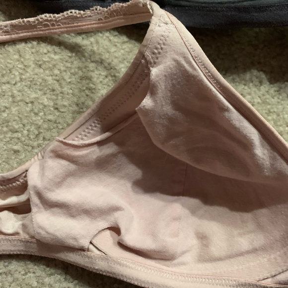 Two wireless, mastectomy bras - Picture 3 of 4